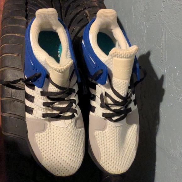 Adidas shoes - Picture 1 of 4